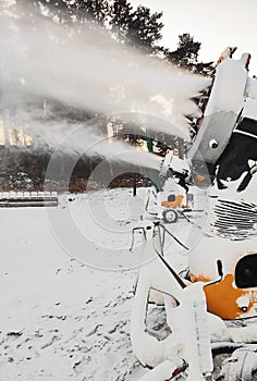 Mobile snow guns