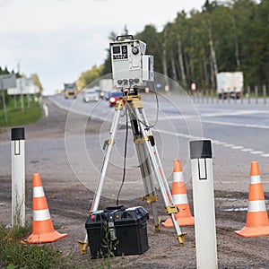 Móvil velocidad dispositivos de pie sobre el carretera en 