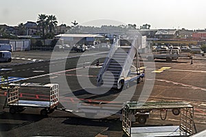 mobile steps for boarding or disembarking passengers