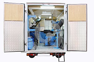 Mobile tire fitting shop