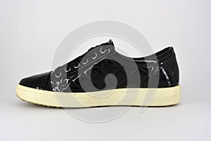 Moccasins made of genuine leather with bullshit and black wide laces.