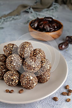 Mocha Energy Balls with Ground Almonds, Oats and Dates