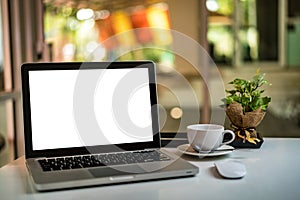 Mock up Blank screen of Laptop