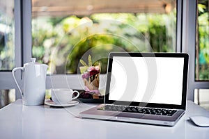 Mock up Blank screen of Laptop