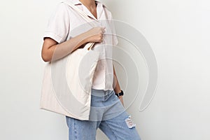 Mock-up girl carrying a white cloth bag On a white background