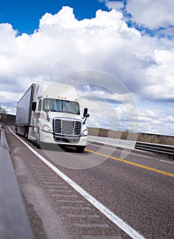 Mod semi truck speed move on safety highway