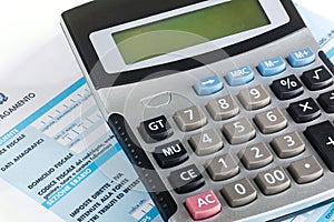 Model f24 for the payment of taxes in Italy with calculator photo