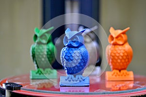The models of owls created on the 3d printer stand on the desktop