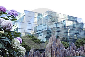 Modern architecture, A building of glass