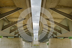 Modern beam bridge structure