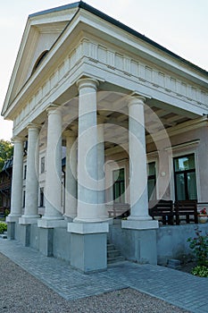 A modern building with columns in the Greek style. The courthouse or the central city council of the government