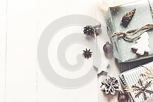 Modern christmas flat lay. wrapped presents with ornaments and p