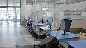 4K. Modern computer class in the library