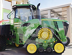 Modern crawler tractor