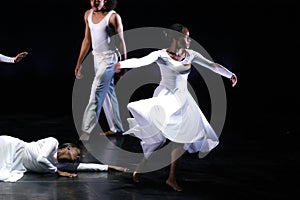 Modern dance performance 4