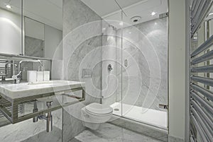 Modern en suite marble bathroom in white