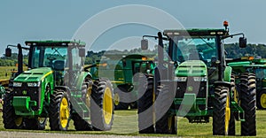 Modern Enclosed Cab John Deere Farm Tractors