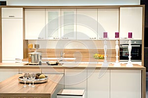 Modern fitted kitchen photo