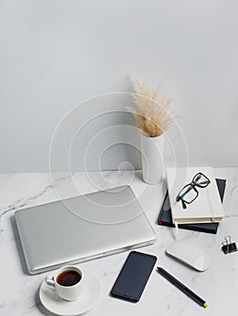 Modern lap top template mock up on white and clean work desk with blank screen Workspace desk, laptop, coffee cup and pen. laptop