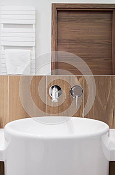 Modern and porcelain washbasin