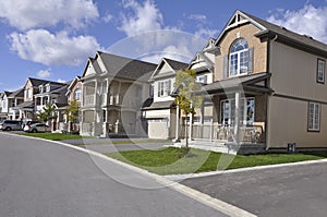 Modern Single Dwelling Homes on Quiet Street photo