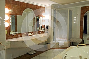 Modern and spacious bathroom