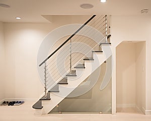 Modern staircase hand rail design
