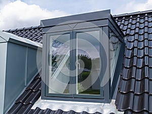 Modern vertical roof window
