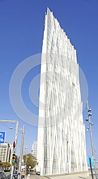 Modernos edificio en el Diagonal Mar and Port Forum de Barcelona