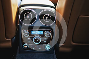 Modetn luxuty climate control with cold