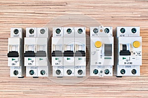 Modular electric circuit breakers, RCD and differential automatic