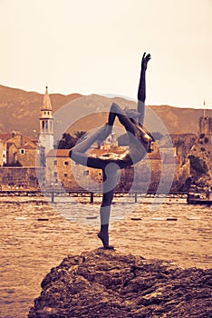 Mogren Beach and Ballerina - famous statue of Budva dancer