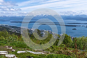 Molde, a town and municipality in MÃ¸re og Romsdal county, Norway