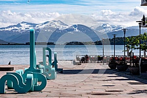 Molde, a town and municipality in MÃ¸re og Romsdal county, Norway