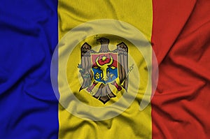 Moldavsko vlajka je líčil na športové tkanina tkanina mnoho prehyby. šport tím reklamný formát primárne určený pre použitie na webových stránkach 