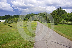 Moldavia.. la città. da costoso un verde alberi un erba 