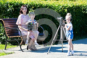 Mom and daughter in the filming of the video.