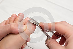 Mom mows the toenails of the child, close-up