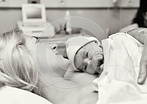 Mom and newborn baby skin to the skin after birth in the hospital