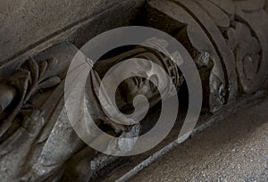 Monarchical sculpture on the tomb