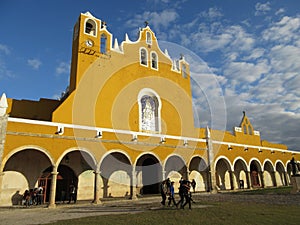 Monastery of Izamal and tourists