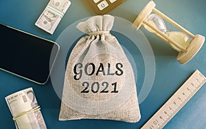 Money bag with the word Goals 2021. The concept of achieving business goals. Execution of a business plan. Purposefulness. photo