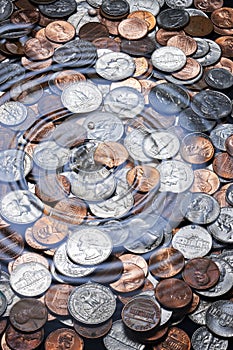 Peniaze mince voda pokles 