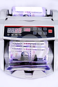 Money counting machine with new 100 rupees notes