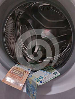 Money inside washing mashine