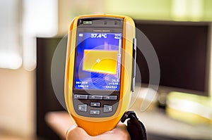 Monitor inspection with thermal camera