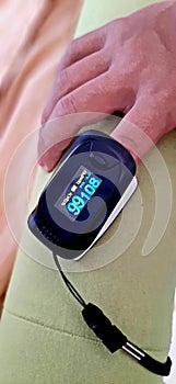 Monitoring oxygen saturation uses the pulse oxymetry device photo