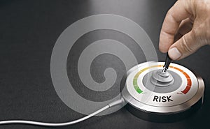 Monitoring risks. Making a risky choice