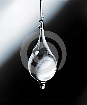 Monochromatic waterdrop, a fresh water droplet