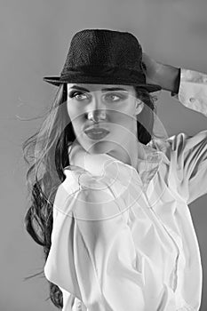 Monochrome portrait of stunning woman with hat